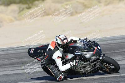 media/Dec-01-2025-Moto Forza (Mon) [[2daa91e15f]]/2-Intermediate Group/Session 4 Turn 9/